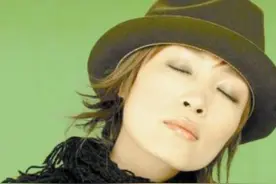 2009年，歌手陈琳穿红鞋死在草丛里，尸检报告疑点重重图片