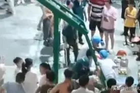 视频丨24岁小伙高温天打球后当场猝死 目击者：他下场后未走动且喝了冰水图片