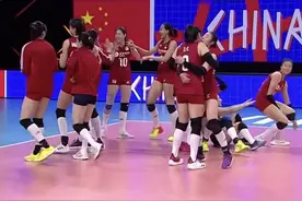 女排争议一幕！刘晓彤失误，张常宁咬牙批评，这将是她最后一战？图片