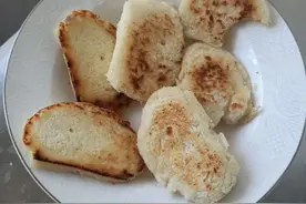 煎出牛扒口感的馒头片图片