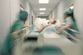 紧急！厦门二胎妈妈急产，刚坐上车，胎儿就“露头”了图片