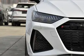 首批RS7实车到店！标配4.0T+8AT+四驱，3.6秒破百图片