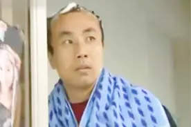 天不藏奸：易大有在洗头，发现周围已经被武警包围，索性上楼按摩