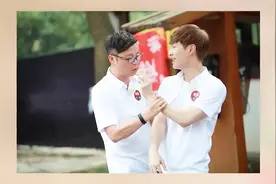 小绵羊张艺兴晒漫画为松鼠王迅庆生 画面十分有爱视频封面