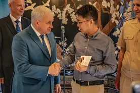 长江日报记者接受俄罗斯国家电视台专访，讲述苏军飞行员援华志愿事迹寻访研究成果图片