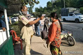 柬埔寨国公边境口岸正常通行，柬泰双方都加强疫情筛查图片