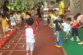 弟弟在学校哭的我心都揪了，好想哭，看着这样子，心太难受了😭视频封面