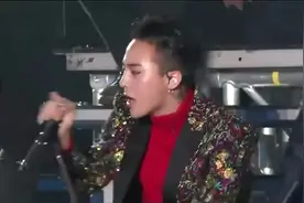 权志龙演唱《Crooked》，燃爆现场，Rap部分演绎的堪称完美！视频封面