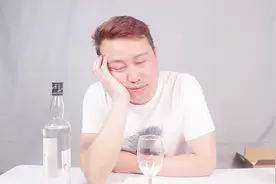 尝试世界上最高度的酒生命之水，堪比工业酒精，一杯下肚明天见视频封面