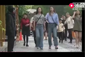 目测：这女生应该是1.9米高吧！