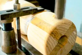 制作一把可旋转的实木凳子，这可比买的好用多了，成本也贵多了