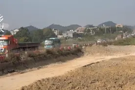 广西钦州市大垌镇，G325国道扩建这么大，这是准备建一级公路吗视频封面