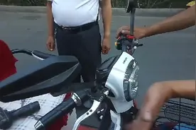 电三轮车走起来头向一边偏，不要认为毛病很大，师傅一招就能搞定视频封面