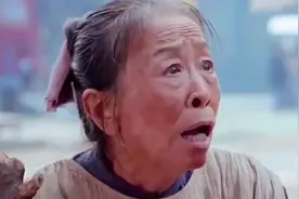 掌柜老板瞧不起老叫花子，得知真实身份后，秒跪。视频封面