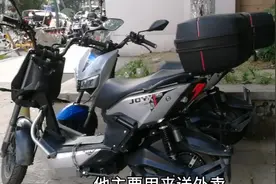小伙花1万多买雅迪X5跑外卖，续航100多公里，还纠结是否换摩托车视频封面
