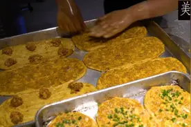 上海浦东，中国式披萨！会掉渣的土家烧饼，吃上一口真香！