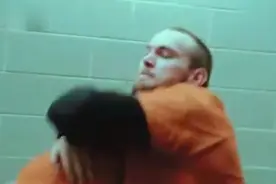 监狱洗衣房硬汉徒手打趴三个狱警 口头吓傻数名罪犯