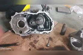 拆除大众变速箱，只为更换一个承轴，工时费收多少合适视频封面