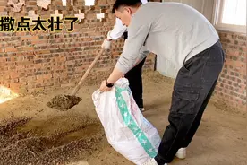 侯哥拉回家一袋羊屎蛋，菜园地里不敢撒，太壮怕烧坏，发酵一周用