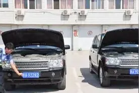 路上遇到“孪生车牌”，小伙立马报警，这车主的运气也没谁了视频封面