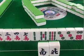 小哥这是真的会吃牌，这吃牌太讲究了，那牌型真是暗藏玄机