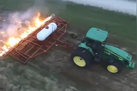 美国发明“喷火式锄草机”，所到之处寸草不生，一小时能锄30亩视频封面