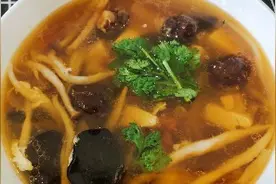 你会不会做蘑菇汤！试试这样煮一碗，简单又好喝，味道特别鲜美视频封面