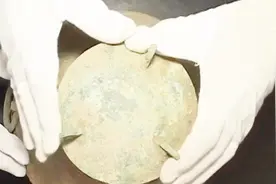 建设机场竟发现古墓 发掘青铜器却不敢轻易打开 只因里面有异物视频封面