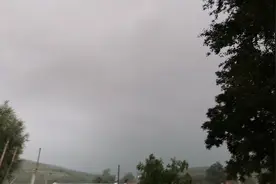 东北天气极端现象，3分钟瞬间就变得漆黑，又是一场暴风雨