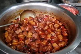 一个人每天做40个人的员工餐，不是谁都可以视频封面