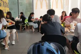 实拍广州科韵路麦当劳店，一份简单的套餐要23块，大家觉得值吗视频封面