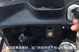 小武今天花不到十元把踏板车改装双USB手机充电器，外出骑行必备视频封面