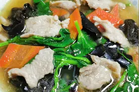 肉片汤这样做口感滑嫩，汤汁鲜美，冬天里喝上一碗，暖心又暖胃视频封面