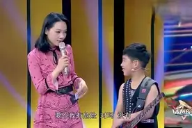 吉他少年谢豪现场展示“无影手”，手速太快了，推荐团都坐不住了视频封面