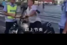 男子就驾被交警拦截  现场发酒疯马路上大跳迪斯科视频封面