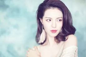 钟楚曦晒泳装照，身材赛超模，马甲线让人羡慕视频封面