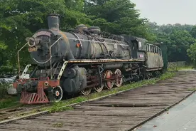 实拍东莞:石龙西湖城市公园，最古老的火车，就是在这里了视频封面