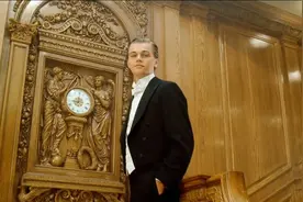 小李子的颜值巅峰，穿上西装贵族范十足，一秒融入贵族圈子视频封面