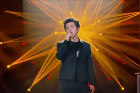 11岁男孩翻唱《贝加尔湖畔》，开口让全场惊艳，太好听了！视频封面