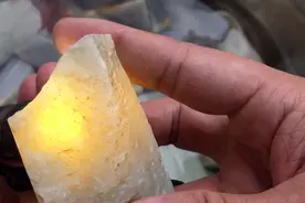 和田玉籽料原石跟山料原石，主要特征和辨别方法。