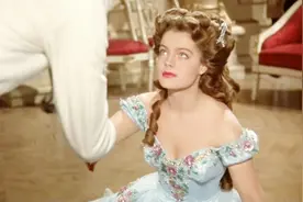 经典老电影《茜茜公主》，奥地利皇帝过生日，茜茜一家前来庆祝！视频封面