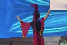 近亲成夫妻，生出女儿太漂亮但脑袋不正常，登台胡扯八道太可爱了