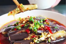 蒜泥茄子要好吃，料汁调兑是关键，西北小陈教你这样做，太香了