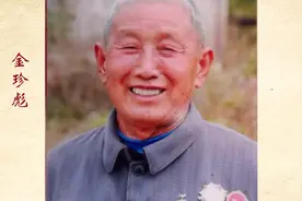 他是志愿军第一英雄，后来却因被举报，隐居山林八年视频封面