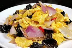 鹅蛋怎么做好吃，搭配洋葱简单一炒，营养入味又下饭，一点也不腥视频封面
