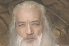 令狐冲无意中施展剑宗绝学，竟三招打败师娘，绝世高手风清扬现身视频封面