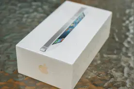 在2020年开箱全新未拆封的iPhone5 iOS6视频封面