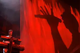 《孤芳自赏》热度飙升，我承认我自卑，我一路抄到黑？