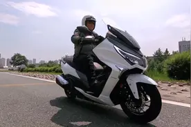 2020摩托车年度车评入围车型十一：大阳v锐300视频封面