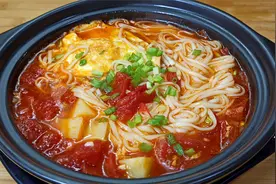 爱吃面食的可以试一试这道番茄土豆汤面，味道鲜美，孩子特别爱吃视频封面